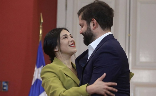 15-014902_xr9j_presidente-boric-junto-a-karol-cariola-1200x648